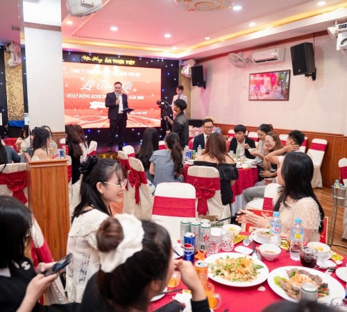 QUÀ TẶNG PHÚ QUÝ TỔNG KẾT QUÝ 1/2025: TỰ HÀO HÀNH TRÌNH – SẴN SÀNG BỨT PHÁ