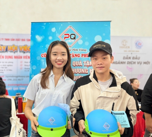 QUÀ TẶNG PHÚ QUÝ GHI DẤU ẤN TẠI NGÀY HỘI VIỆC LÀM – QNU’S JOB FAIR 2025 – KHẲNG ĐỊNH UY TÍN VÀ GẮN KẾT VỚI SINH VIÊN